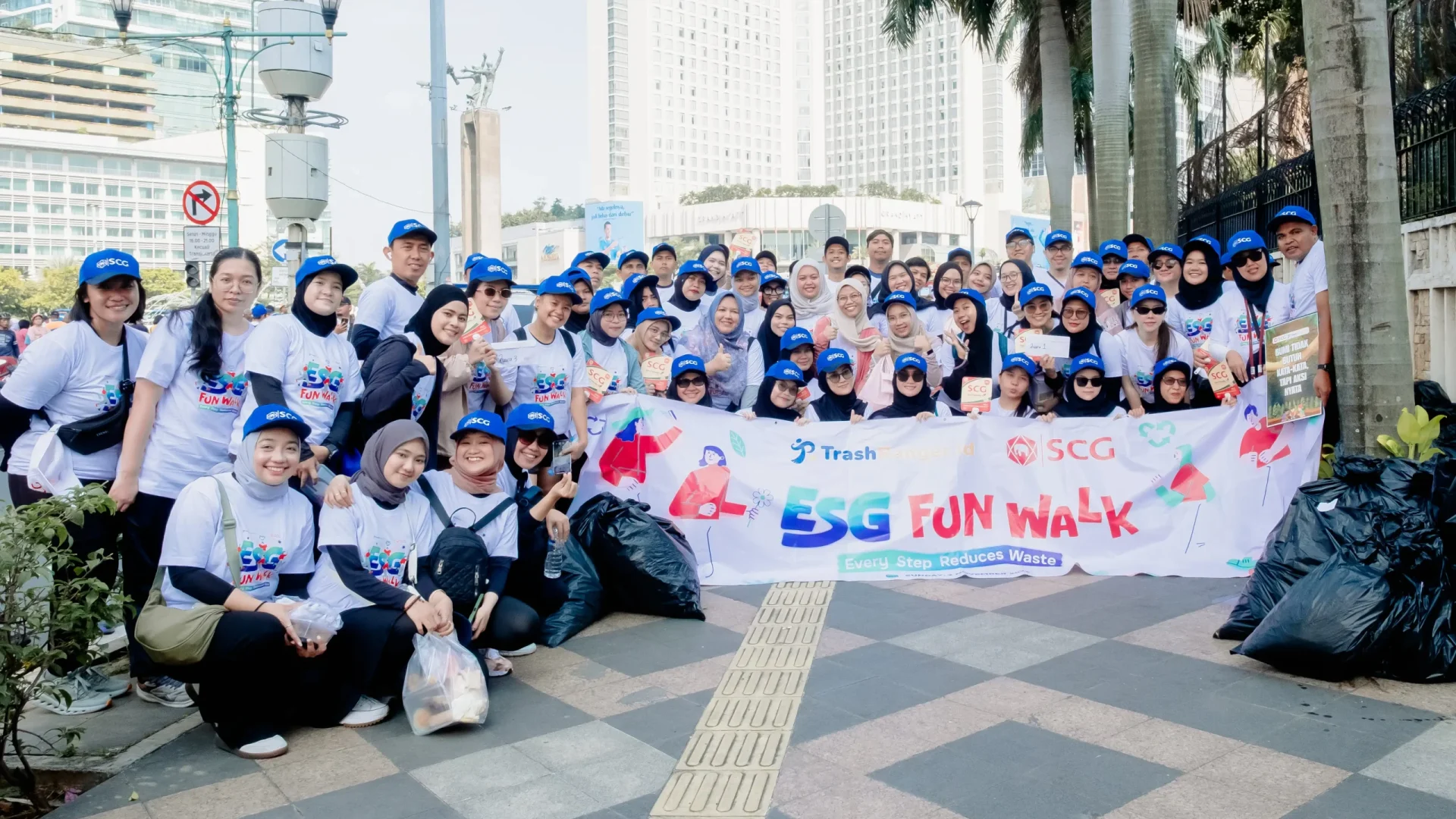 Foto 1_SCG mengadakan ESG Fun Walk 2025, sebuah program pelestarian alam melalui kegiatan plogging, berkolaborasi dengan Trash Ranger Indonesia