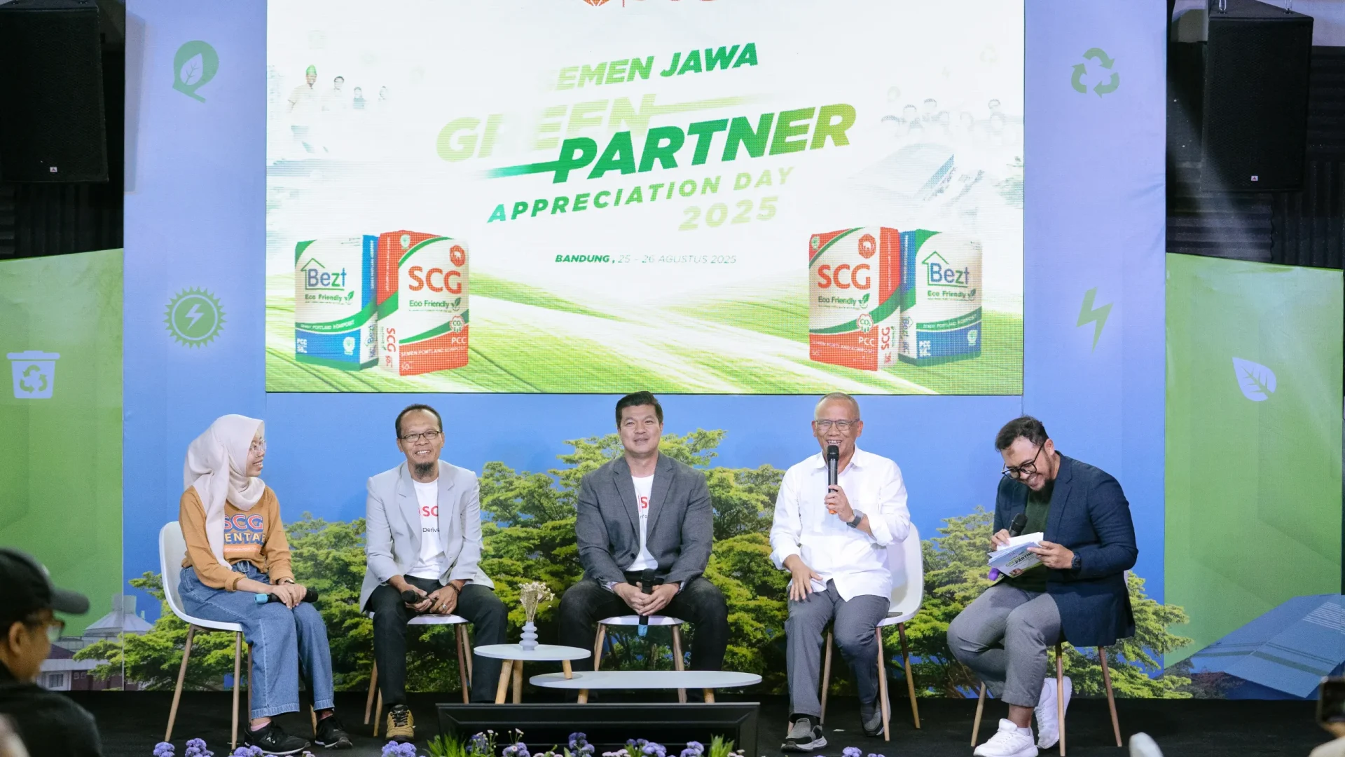 Foto 3_PT Semen Jawa juga menggelar talkshow dengan tema Transformasi Keberlanjutan_ Limbah Industri sebagai Bahan Bakar Hijau